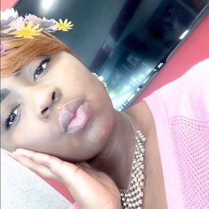 Meet your Posher, Akeia